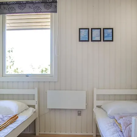 Holiday home 3 Bedroom Pet Friendly In