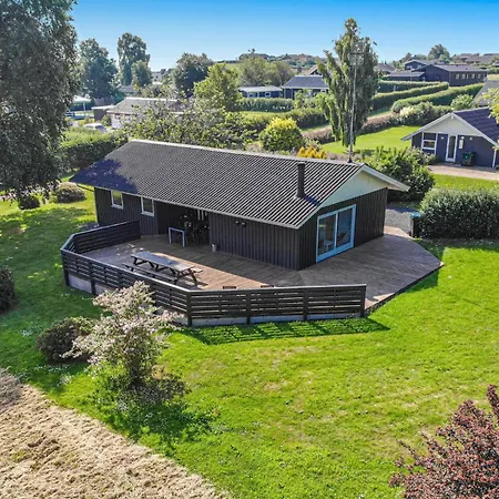 Holiday home 3 Bedroom Pet Friendly In
